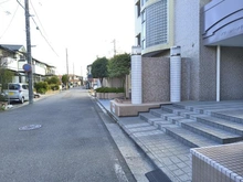 【埼玉県/三郷市早稲田】グリーンパーク早稲田IIIスカイスクエア 前面道路