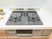 【埼玉県/三郷市高州】藤和シティコープ三郷 キッチン：三口コンロ