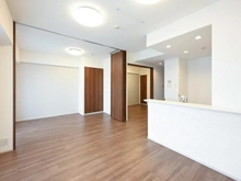 【千葉県/松戸市秋山】プラネスーペリア松戸秋山イースト リビング・ダイニング：(奥)洋室