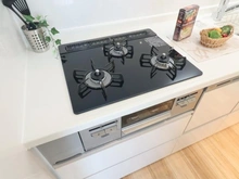 【千葉県/流山市前ケ崎】セレネ北小金2 キッチン：三口コンロ