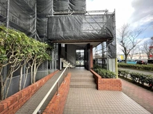 【千葉県/松戸市新松戸】サンライトパストラル弍番街 A棟 アプローチ：大規模修繕中
2026年2月15日撮影