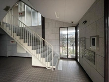 【千葉県/松戸市新松戸】サンライトパストラル弍番街 A棟 エントランス：大規模修繕中
2026年2月15日撮影