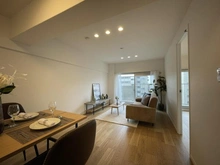 【千葉県/松戸市新松戸】新松戸中央パークハウス B棟 リビング・ダイニング：※家具・調度品は販売価格に含まれておりません