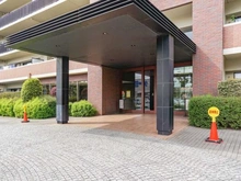 【埼玉県/越谷市大字西方】ガーデン・シンフォニー新越谷 A棟 アプローチ