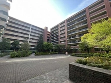 【埼玉県/越谷市大字西方】ガーデン・シンフォニー新越谷 A棟 敷地内