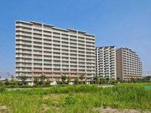 【千葉県/流山市おおたかの森東】オーベルグランディオおおたかの森 ガーデンコートB棟 外観："真ん中”の棟