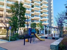 【千葉県/流山市おおたかの森東】オーベルグランディオおおたかの森 ガーデンコートB棟 敷地内