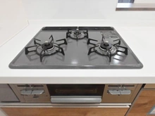 【千葉県/松戸市松戸新田】エステ・スクエア松戸 キッチン：三口コンロ