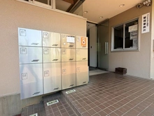 【千葉県/流山市西初石】コンドミニアム初石D棟 宅配BOX