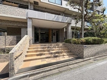 【千葉県/我孫子市本町】ルイシャトレ我孫子弐番館 エントランス