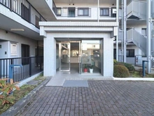 【埼玉県/三郷市早稲田】ライフペリエ三郷 アプローチ