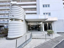 【埼玉県/三郷市さつき平】パークフィールドみさとテラ・ウエスト3街区2号館 アプローチ