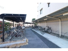 【埼玉県/越谷市大字大里】ルイシャトレ越谷大袋 駐輪場