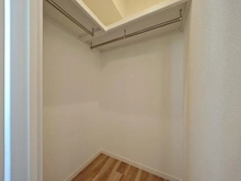 【千葉県/流山市向小金】プレミスト南柏 収納：洋室約6.5帖のウォークインクローゼット