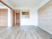 【千葉県/船橋市海神町西】アドリーム西船橋 リビング・ダイニング：（左）洋室