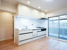 【千葉県/浦安市入船】入船中央エステート 52号棟 キッチン：（※大規模修繕工事中）