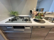 【千葉県/船橋市本郷町】ライオンズマンション西船橋シティ キッチン：三口コンロ