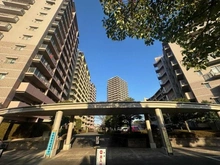 【千葉県/印西市戸神台】ローレルスクエア千葉ニュータウン中央 D棟 外観：左から2番目