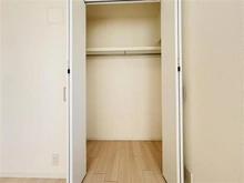 【東京都/江東区扇橋】エンゼルパークソレイユ住吉 収納：約4.5帖の洋室内