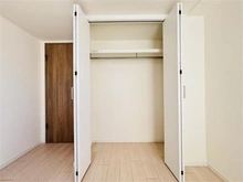 【東京都/江東区扇橋】エンゼルパークソレイユ住吉 収納：約5.0帖の洋室内