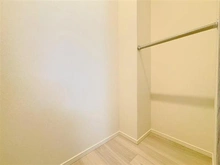 【千葉県/千葉市美浜区若葉】幕張ベイパーク　ライズゲートタワー 収納：約7.0帖の洋室ウォークインクローゼットです。