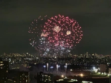 【神奈川県/川崎市幸区堀川町】ラゾーナ川崎レジデンス セントラルタワー 眺望：大田区の花火が見えます（ズームあり）
令和7年度大田区平和祈念花火