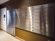 【東京都/港区新橋】リビオレゾン新虎通り 宅配BOX：手前：メールBOX