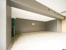 【東京都/墨田区本所】リビオレゾン墨田押上 共用部：バイク置場