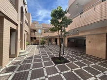 【東京都/豊島区西池袋】ロイヤルプラザ目白 敷地内：中庭