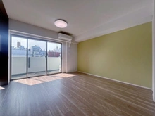 【東京都/世田谷区南烏山】ザ・パークハウス千歳烏山グローリオ　 エアリーコート リビング