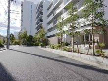 【東京都/世田谷区南烏山】ザ・パークハウス千歳烏山グローリオ　 エアリーコート エントランス