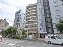 【東京都/豊島区上池袋】ストーク池袋 501 外観：写真中央の建物