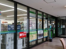 【東京都/江東区豊洲】スカイズ　タワー＆ガーデン 敷地内施設：マンション1階部分にファミリマート