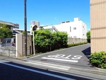 【東京都/葛飾区金町】ヒルズ金町 敷地内：駐車場出入口