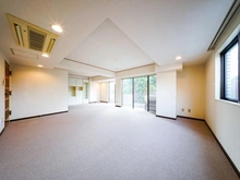 【東京都/渋谷区神宮前】クラウン青山 リビング・ダイニング