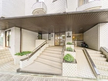 【東京都/渋谷区神宮前】クラウン青山 アプローチ