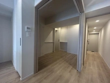 【東京都/新宿区高田馬場】パークシティ高田馬場 洋室：引き戸開けた時