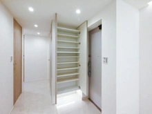 【東京都/渋谷区神宮前】D’クラディア神宮外苑ハイヴァリー シューズインクローゼット