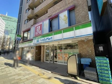 【東京都/渋谷区神宮前】D’クラディア神宮外苑ハイヴァリー ファミリーマート 外苑南青山二丁目店（現地より約650m）