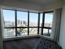 【東京都/新宿区富久町】富久クロスコンフォートタワー 洋室：家具は含まれません。