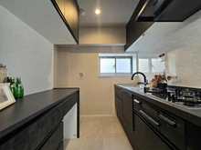 【東京都/渋谷区桜丘町】ビューネ渋谷桜丘 キッチン：窓付き