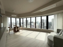 【東京都/渋谷区渋谷】プラウドタワー渋谷 リビング・ダイニング：家具調度品は価格に含まれません