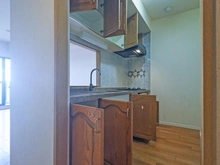 【神奈川県/海老名市河原口】ベルドゥムール海老名弐番館  キッチン：収納