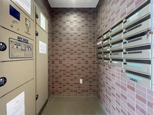 【神奈川県/大和市桜森】クローバーライフ桜森 メールBOX:左側:宅配ボックス