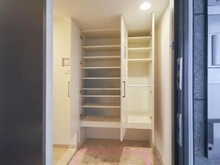 【神奈川県/座間市南栗原】ローレルコートかしわ台　 玄関：収納