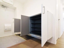 【神奈川県/横浜市旭区若葉台】若葉台団地 4-14号棟 玄関：収納