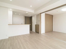 【神奈川県/相模原市中央区淵野辺】ハイホーム淵野辺 リビング・ダイニング：（右）洋室