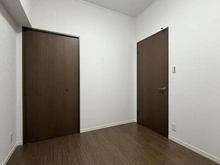 【神奈川県/相模原市南区上鶴間本町】プラタスガーデンつきみ野 サービスルーム（納戸）