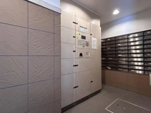 【神奈川県/大和市上草柳】オーベル大和 宅配BOX：奥：メールBOX