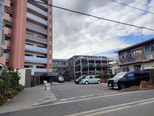 【神奈川県/伊勢原市石田】デュオ愛甲石田 駐車場